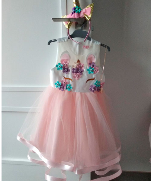 Vestido infantil con diseño unicornio y tutú rosa
