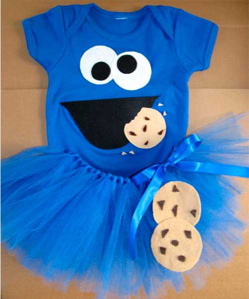Disfraz cookie monster con una falda de tul y galletas